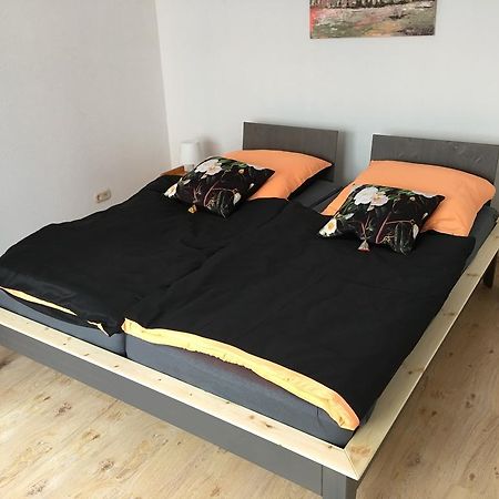 Ferienwohnung In Domnaehe Ерфурт Екстериор снимка